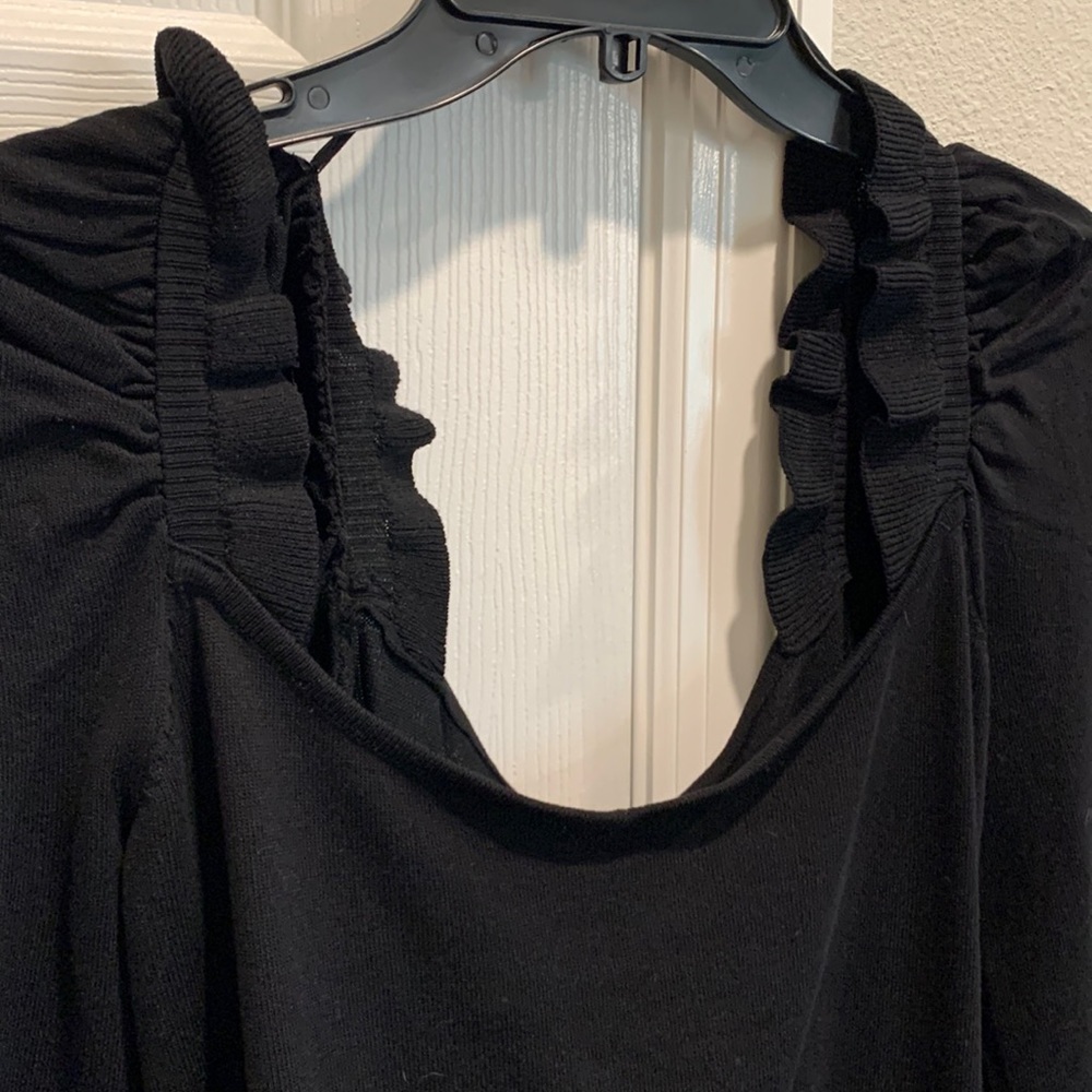 Off Shoulder Black Crop - Picture 2 of 4